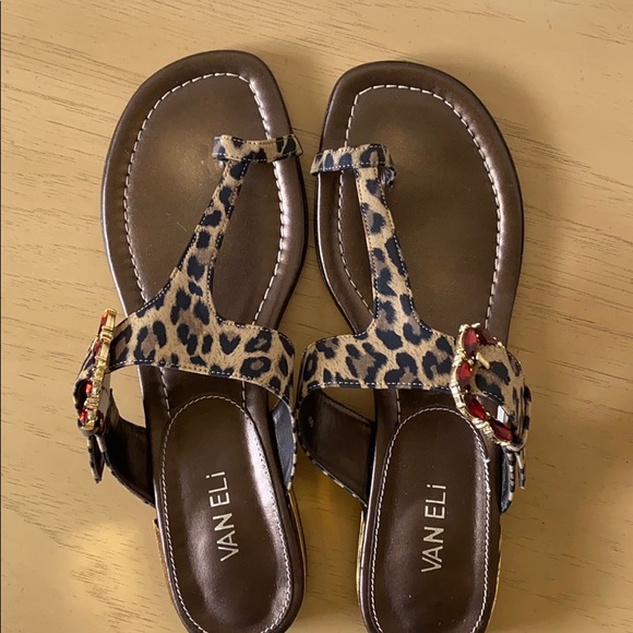 Vaneli size 9 Leopard Print Toe Ring Sandal - Picture 6 of 6